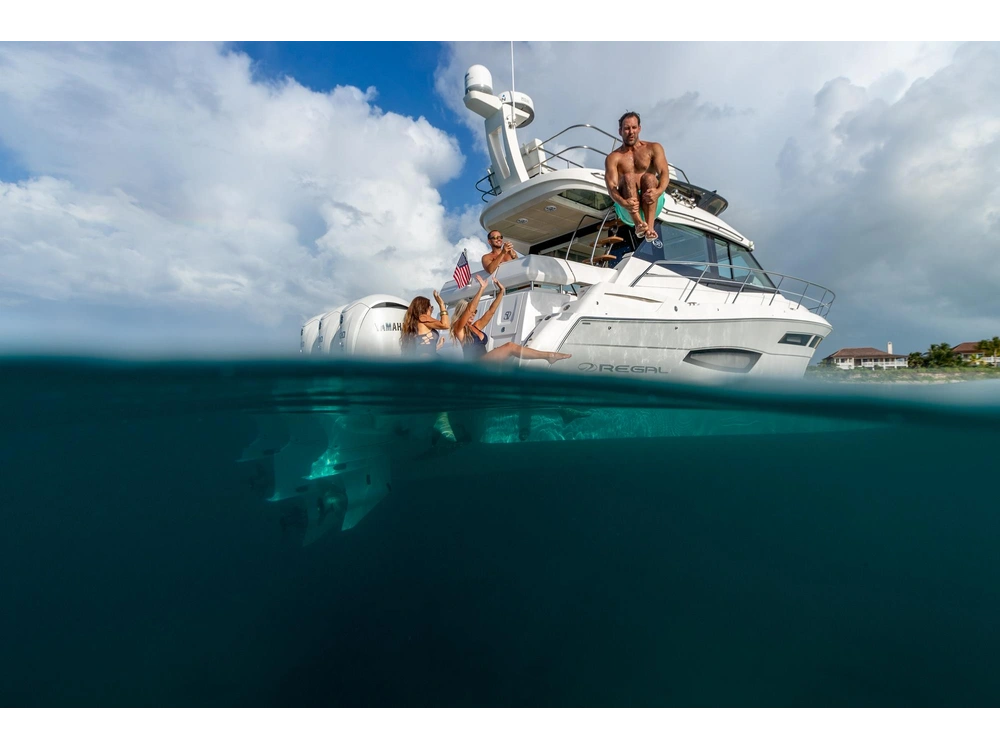 Regal 38 FXO 38 FXO 2025 alt