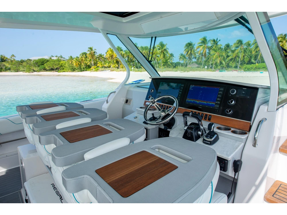 Regal 38 SAV 38 SAV 2025 alt