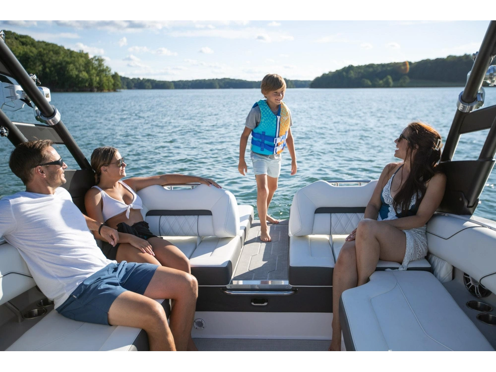 Regal LS4 Surf LS4 Surf 2025 alt