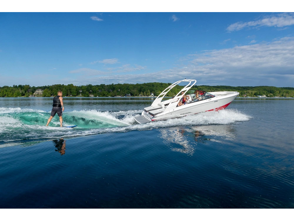 Regal LS2 Surf LS2 Surf 2025 alt