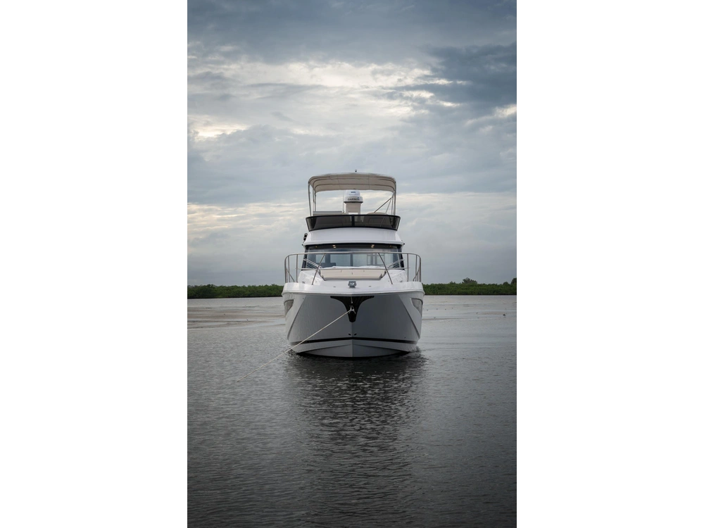 Regal 42 FXO 42 FXO 2025 alt