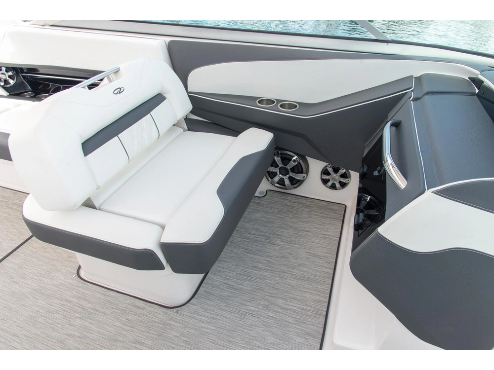 Regal 3300 3300 2025 alt