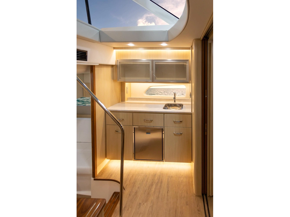 Regal 42 FXO 42 FXO 2025 alt