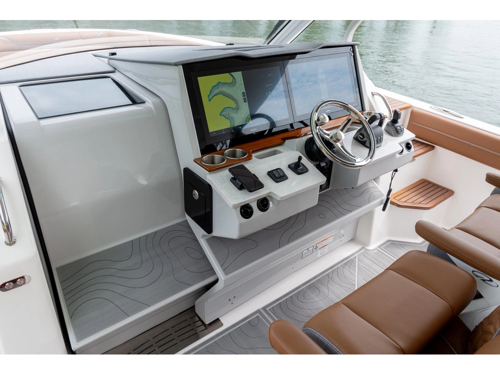 Regal 38 Surf 38 Surf 2025 alt