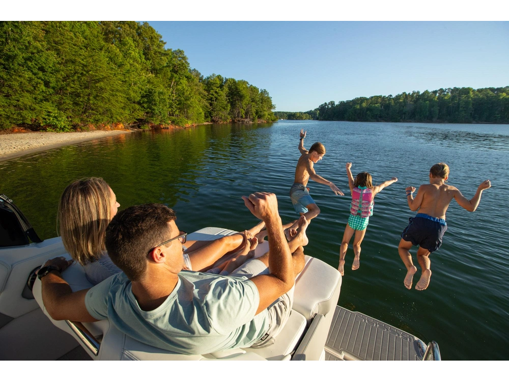 Regal 28 Express 28 Express 2025 alt