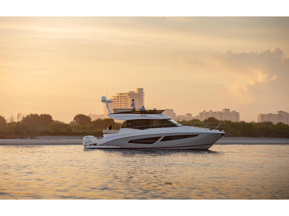 Regal 42 FXO 42 FXO 2025 alt