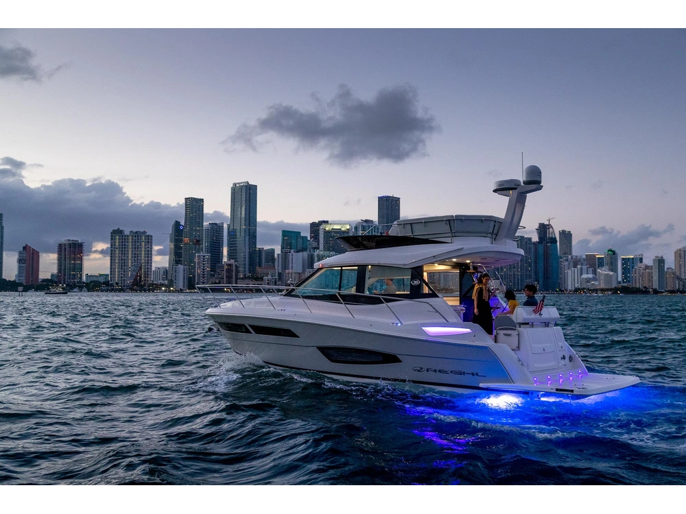 Regal 38 FLY 38 FLY 2025 alt