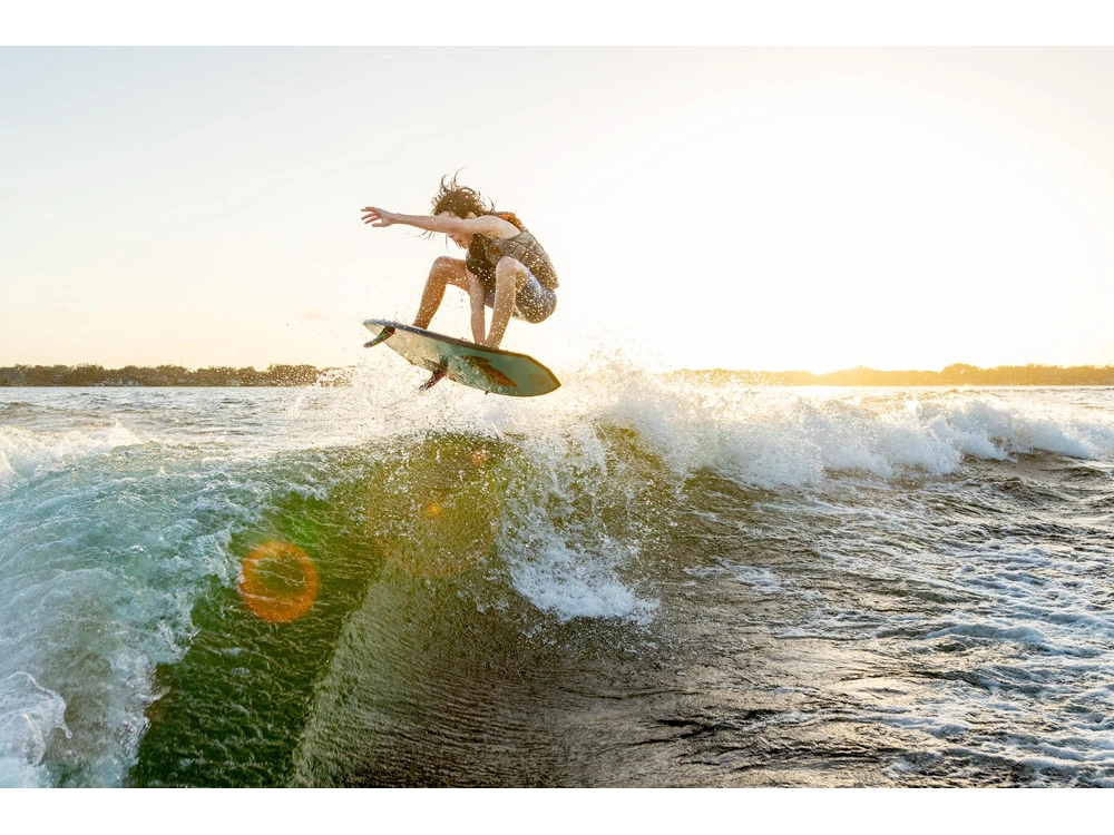 Regal LS9 Surf LS9 Surf 2025 alt