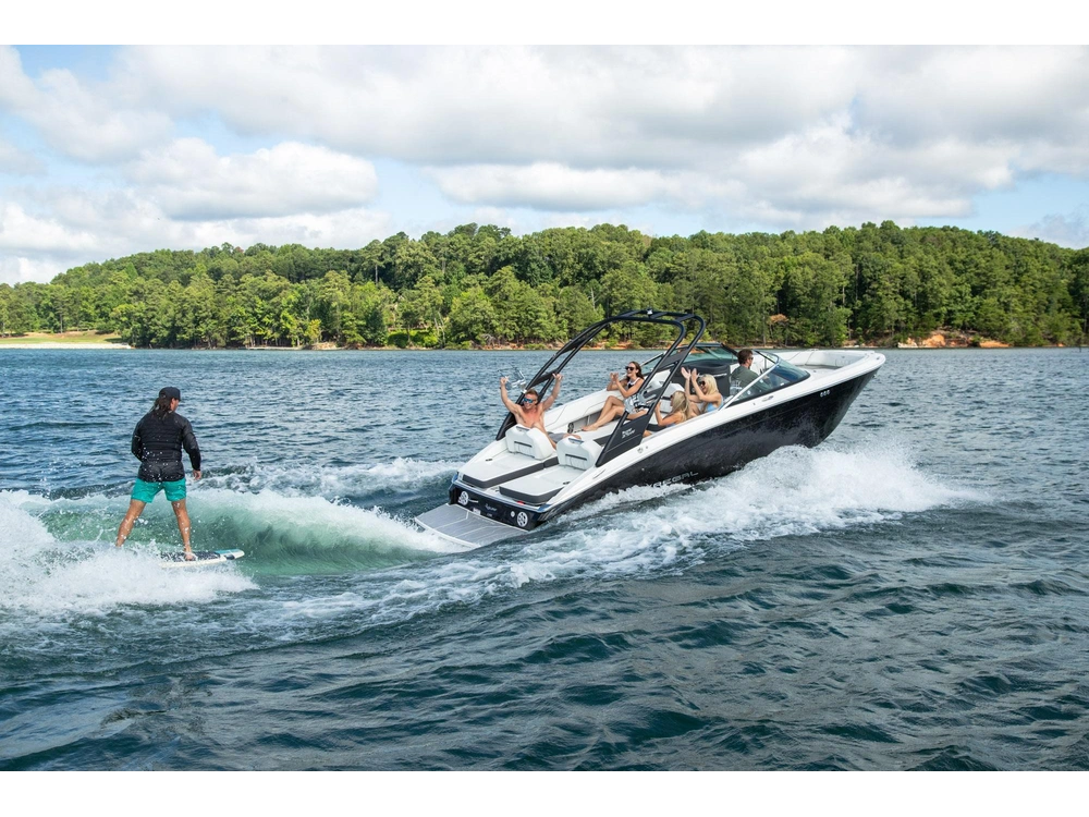 Regal LS6 Surf LS6 Surf 2025 alt