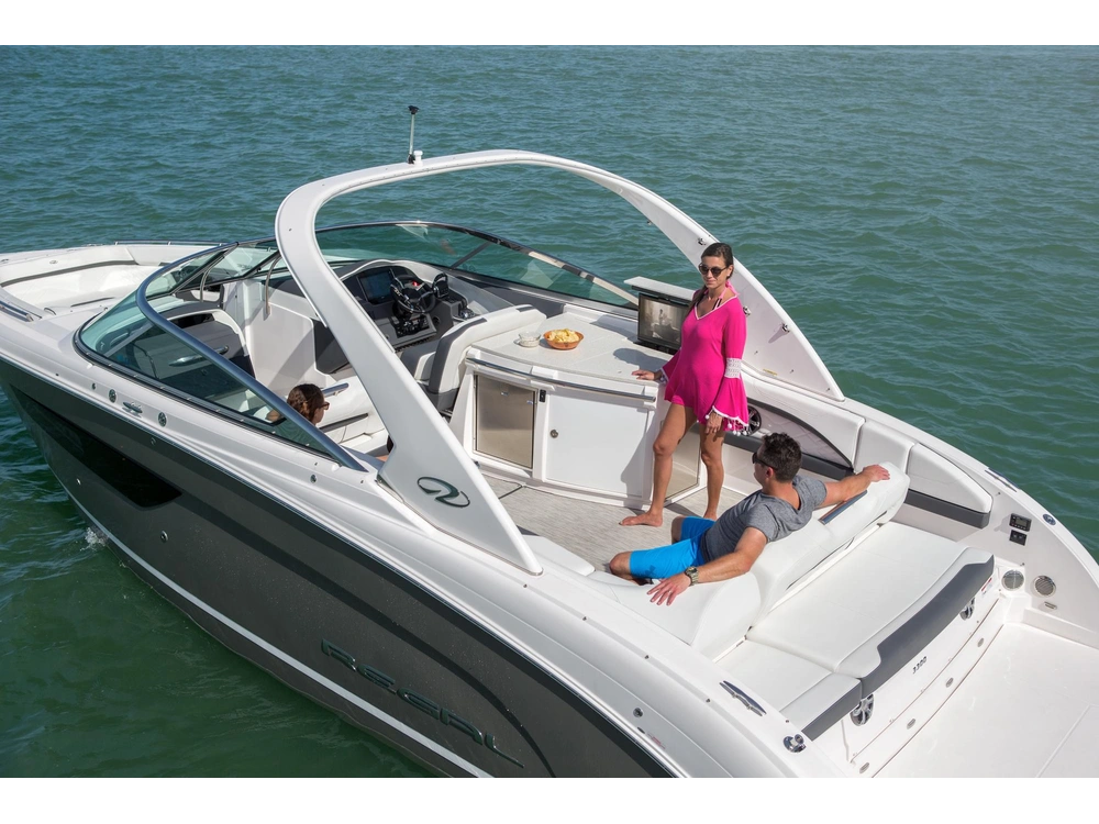 Regal 3300 3300 2025 alt