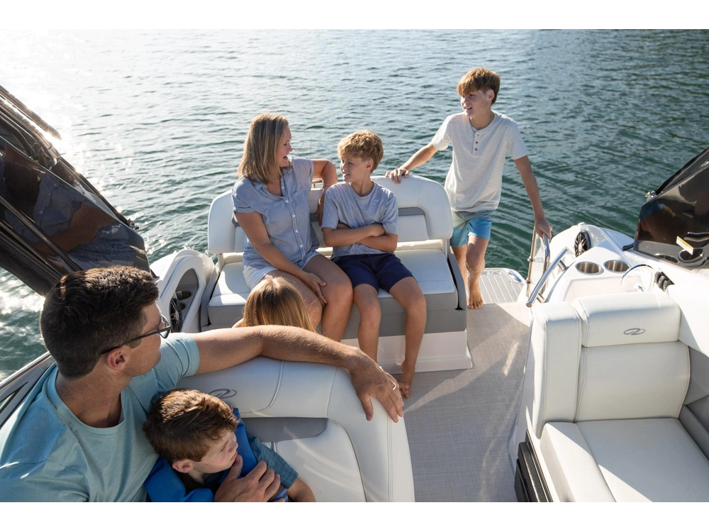 Regal 28 Express 28 Express 2025 alt