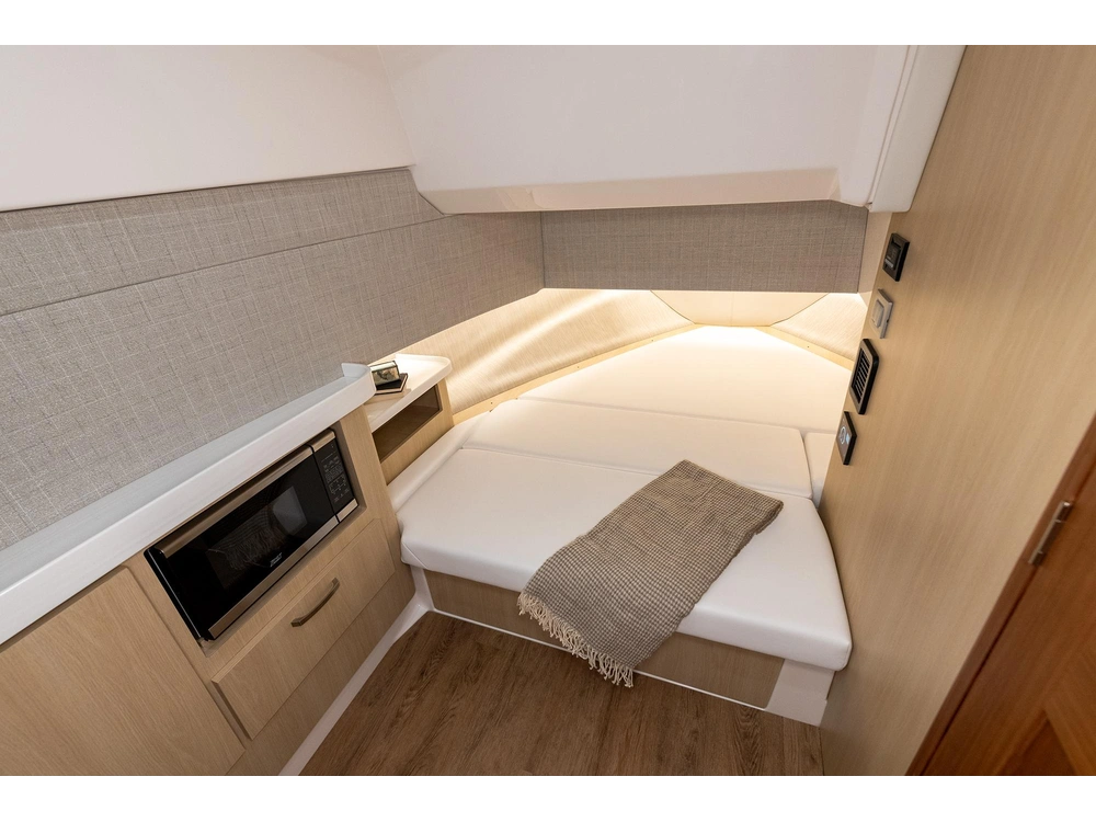 Regal 38 Surf 38 Surf 2025 alt