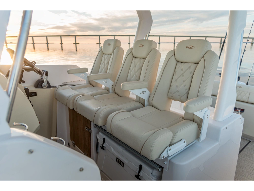 Regal 33 SAV 33 SAV 2025 alt