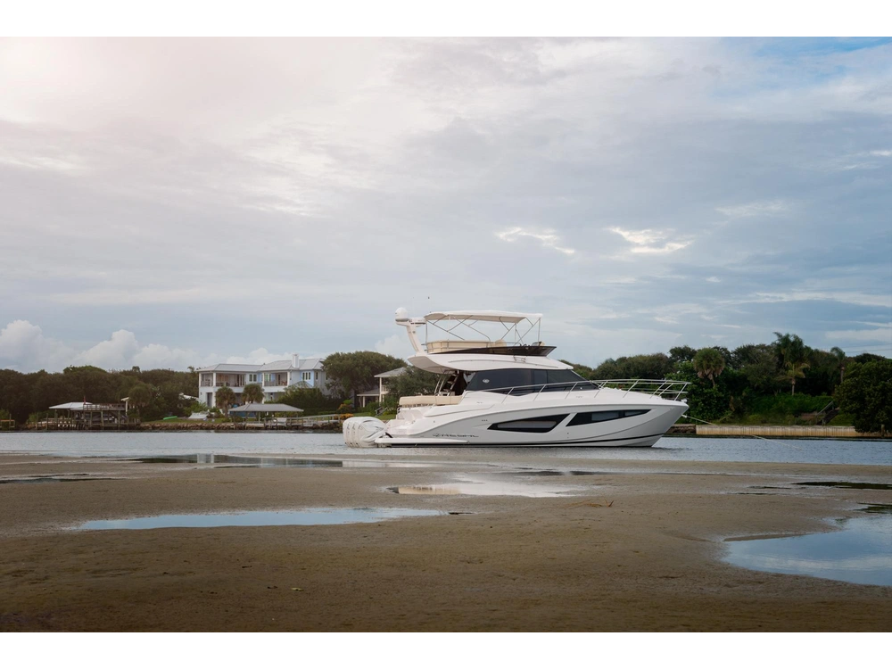 Regal 42 FXO 42 FXO 2025 alt