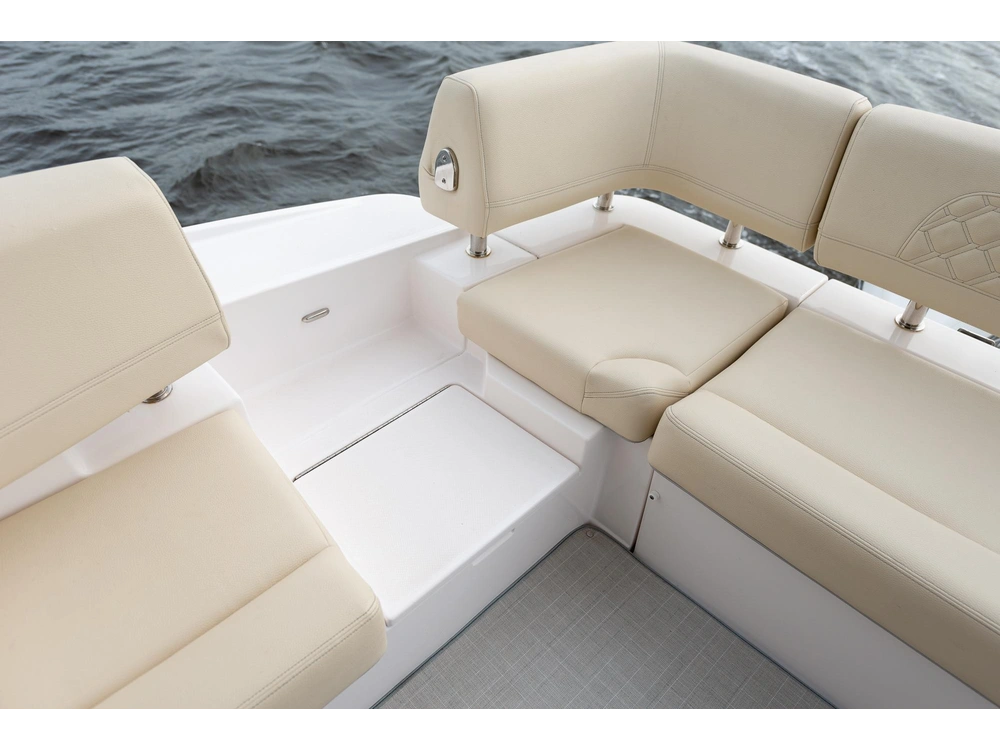 Regal 42 FXO 42 FXO 2025 alt