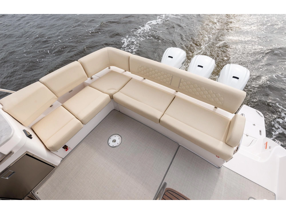 Regal 42 FXO 42 FXO 2025 alt