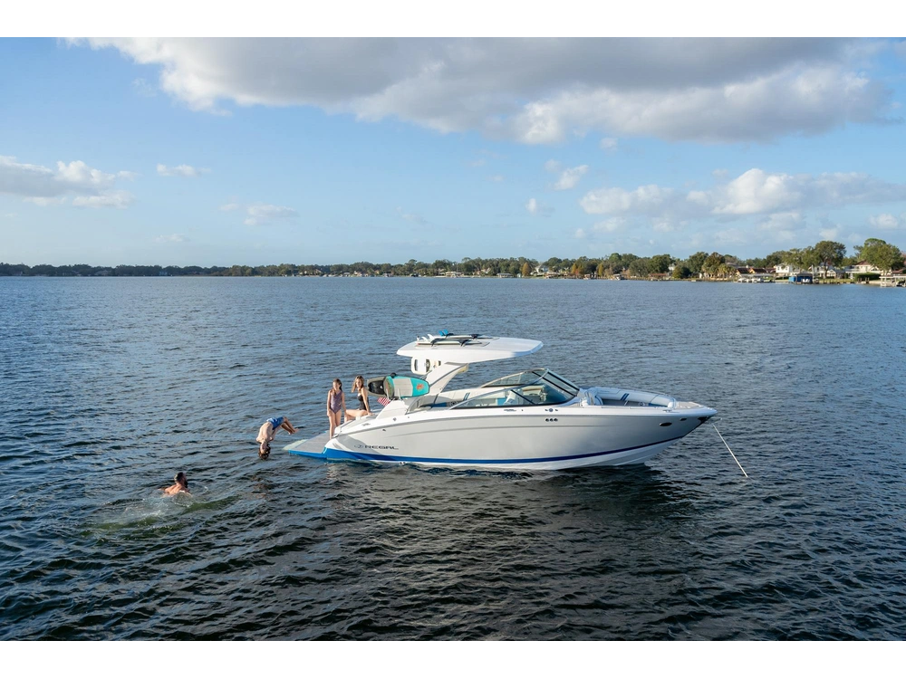 Regal LS9 Surf LS9 Surf 2025 alt