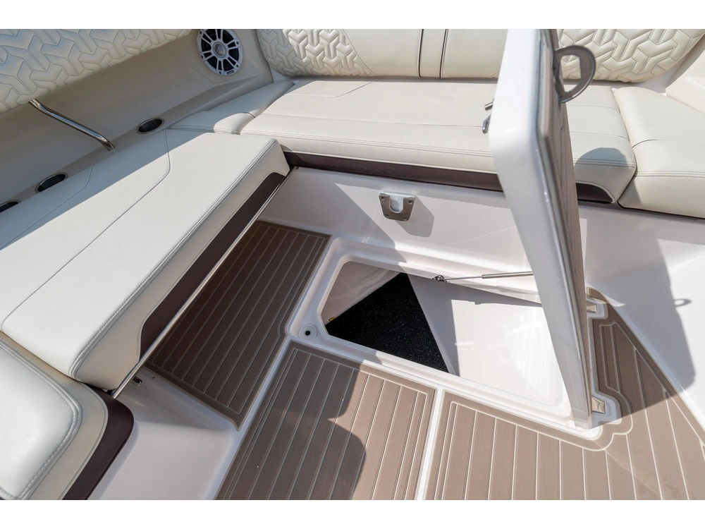 Regal LS36 LS36 2025 alt