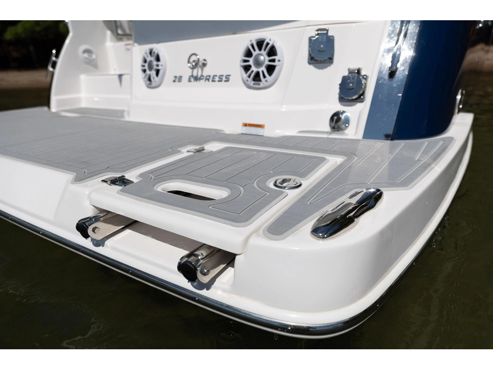 Regal 28 Express 28 Express 2025 alt