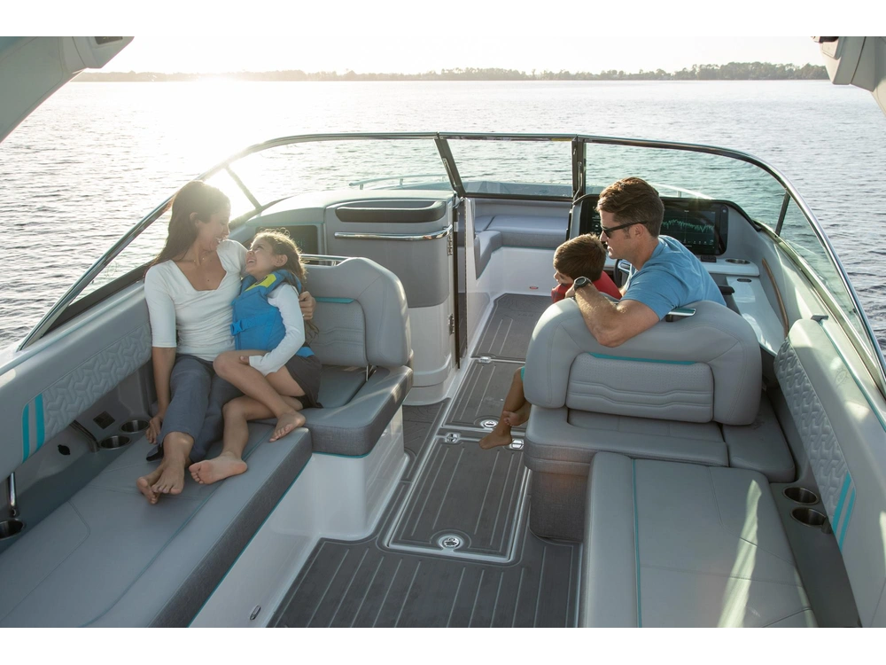 Regal LS9 Surf LS9 Surf 2025 alt