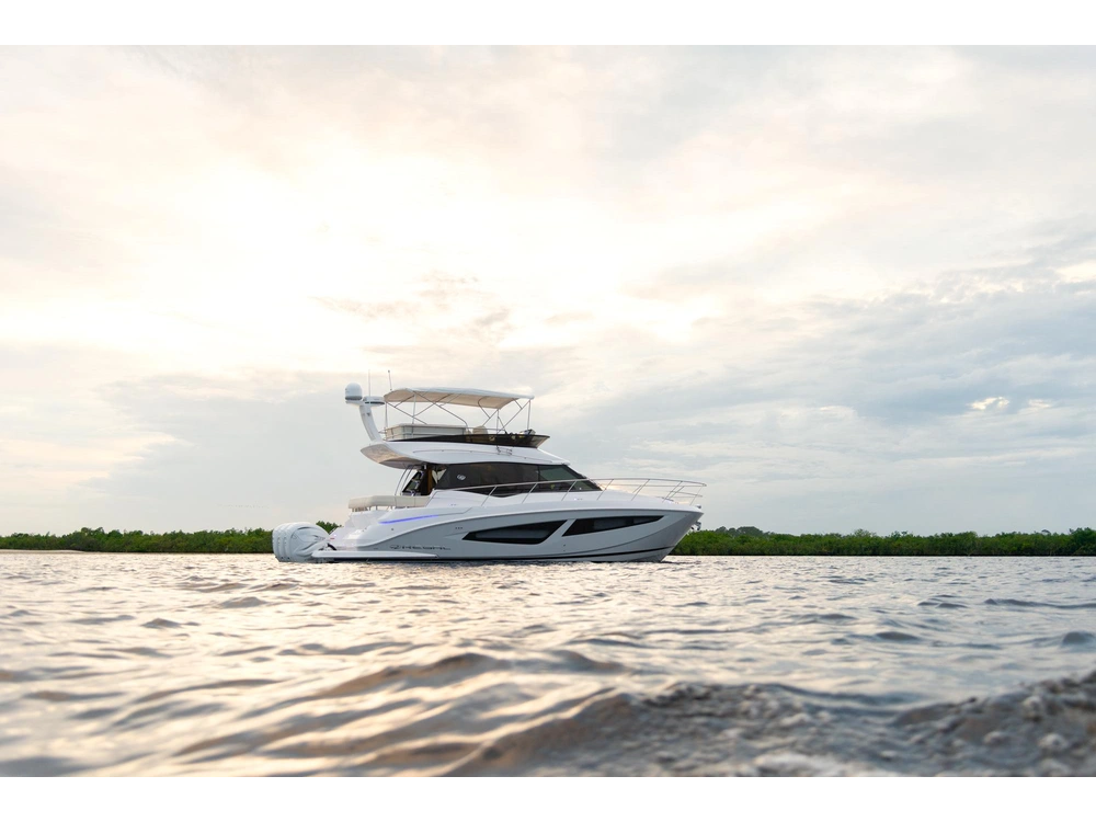 Regal 42 FXO 42 FXO 2025 alt