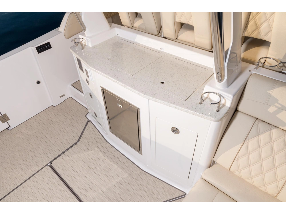 Regal 33 SAV 33 SAV 2025 alt