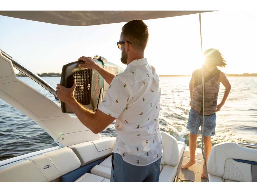 Regal LS9 Surf LS9 Surf 2025 alt