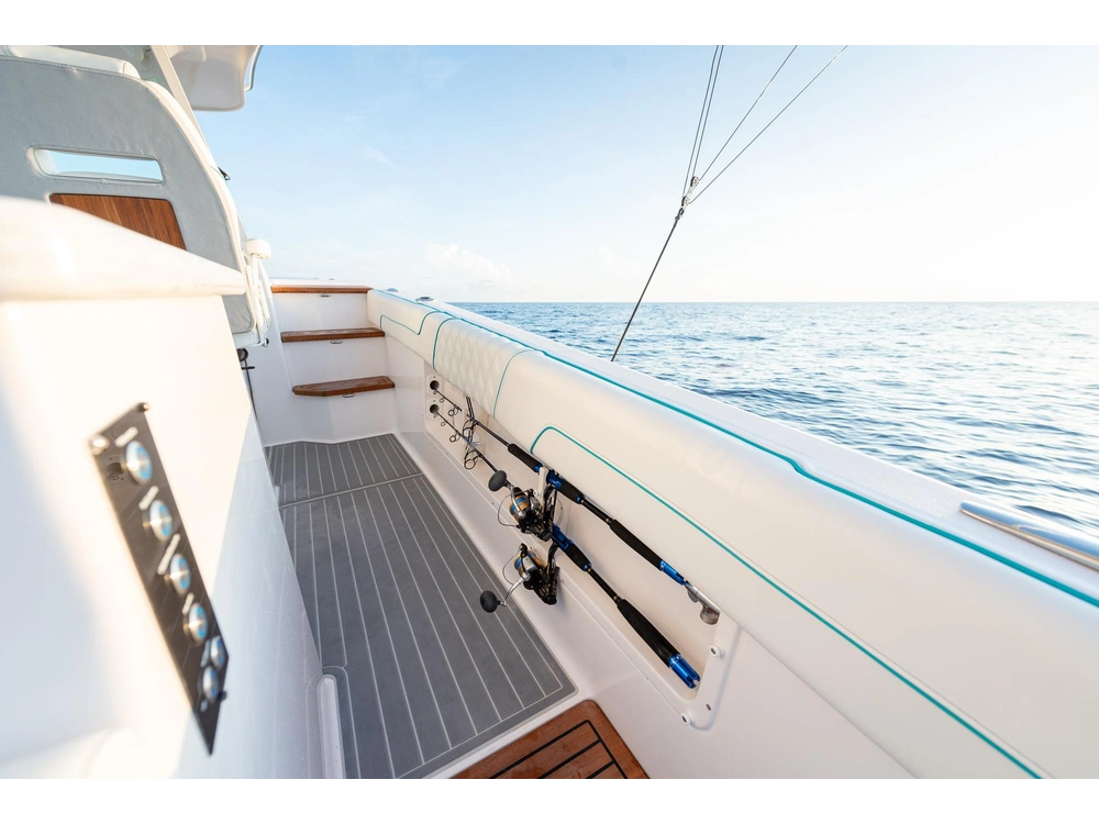 Regal 38 SAV 38 SAV 2025 alt