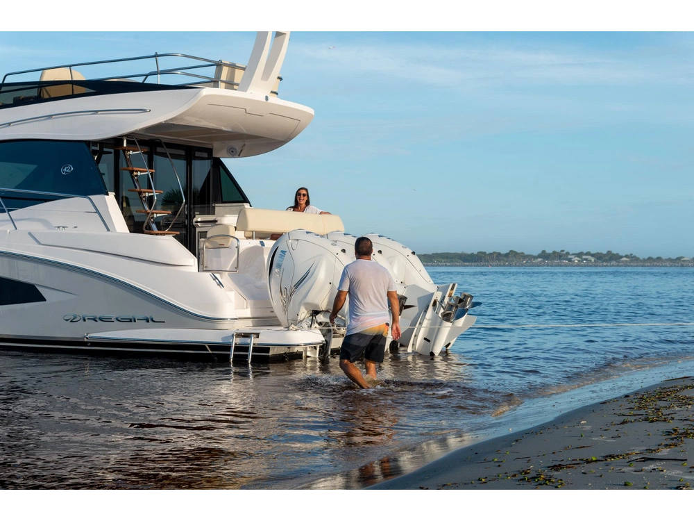 Regal 42 FXO 42 FXO 2025 alt