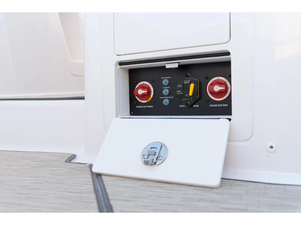 Regal 33 SAV 33 SAV 2025 alt