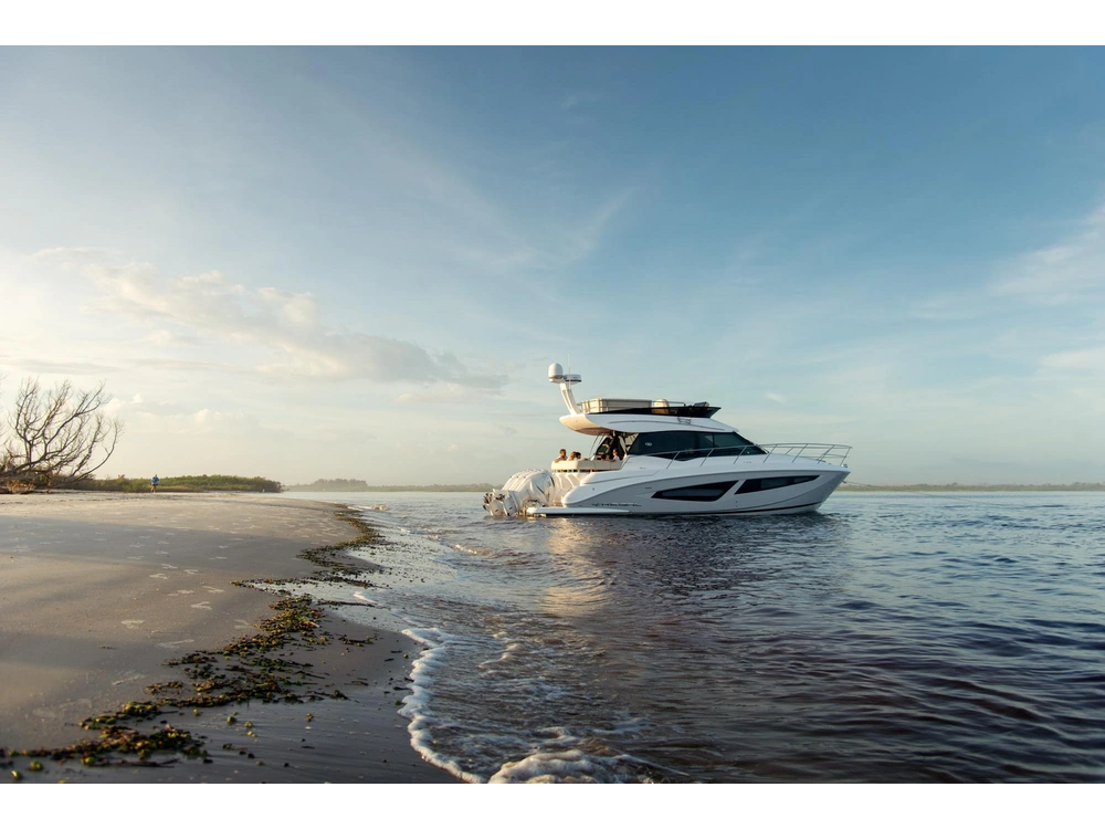 Regal 42 FXO 42 FXO 2025 alt