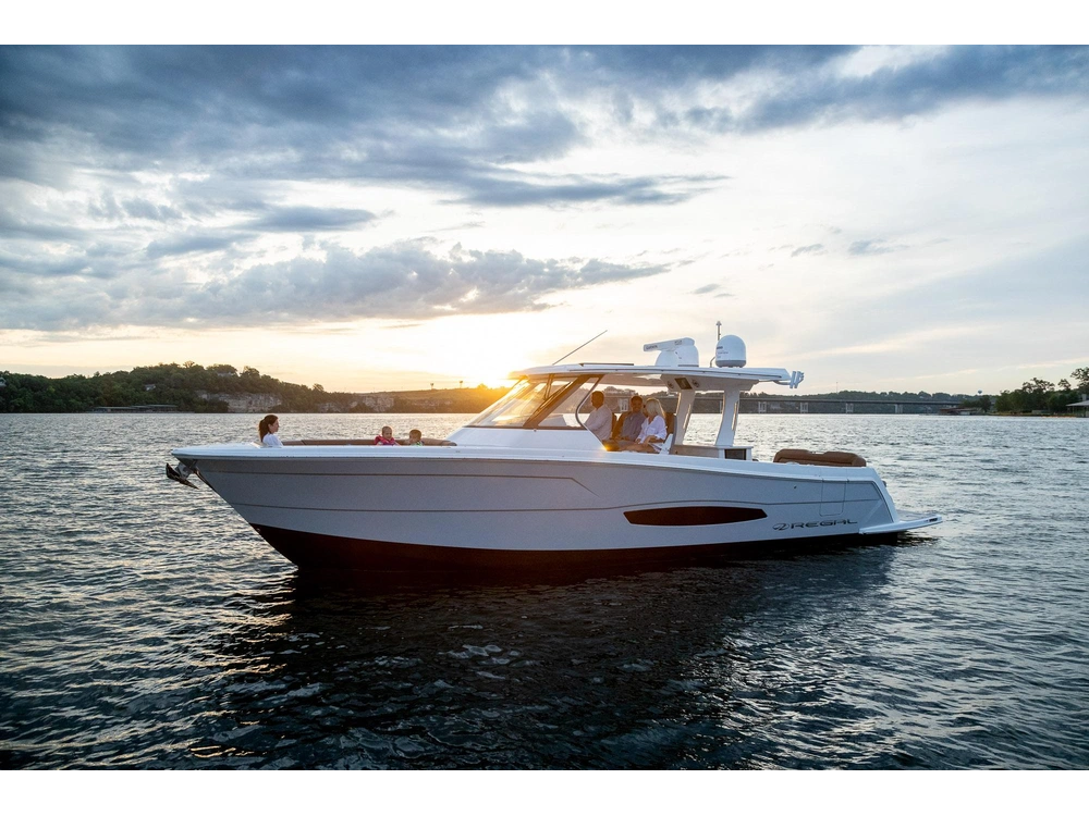 Regal 38 Surf 38 Surf 2025 alt