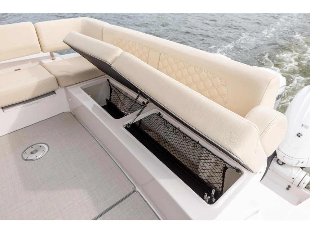 Regal 42 FXO 42 FXO 2025 alt