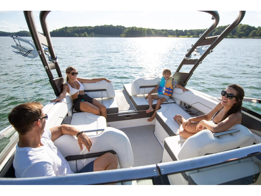 Regal LS4 Surf LS4 Surf 2025 alt