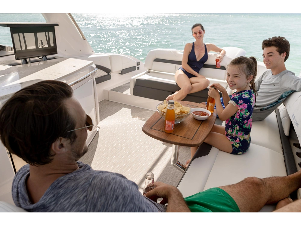 Regal 33 OBX 33 OBX 2025 alt