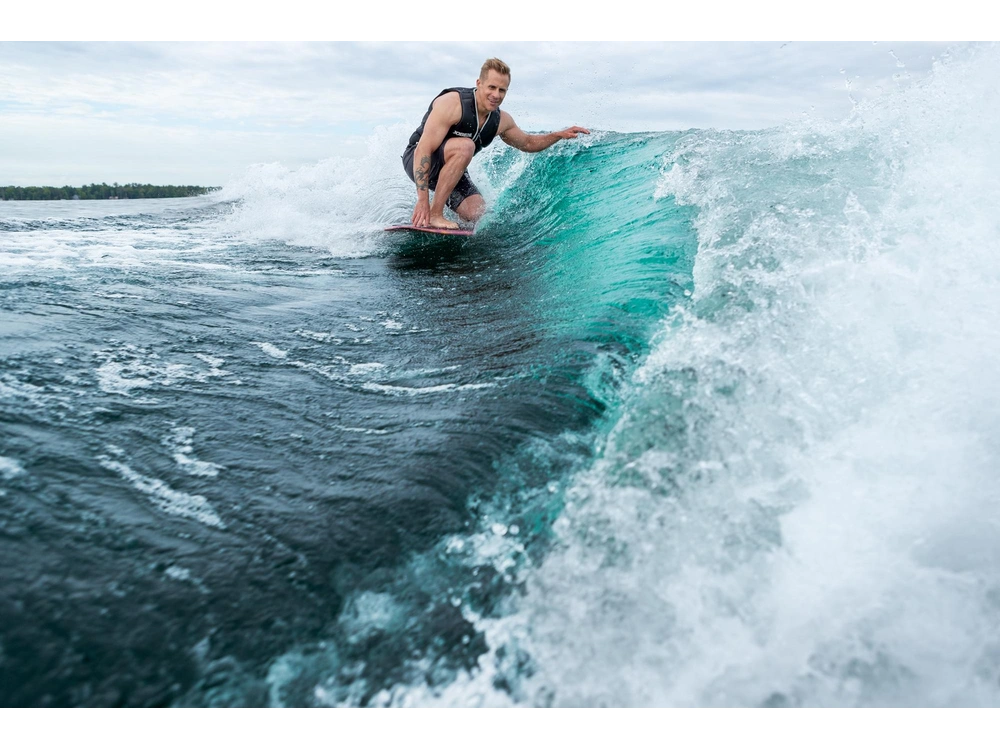 Regal LS2 Surf LS2 Surf 2025 alt