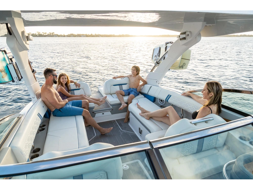 Regal LS9 Surf LS9 Surf 2025 alt