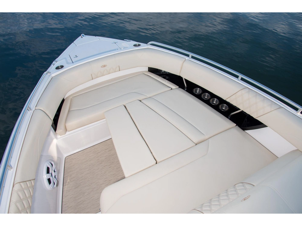 Regal 33 SAV 33 SAV 2025 alt