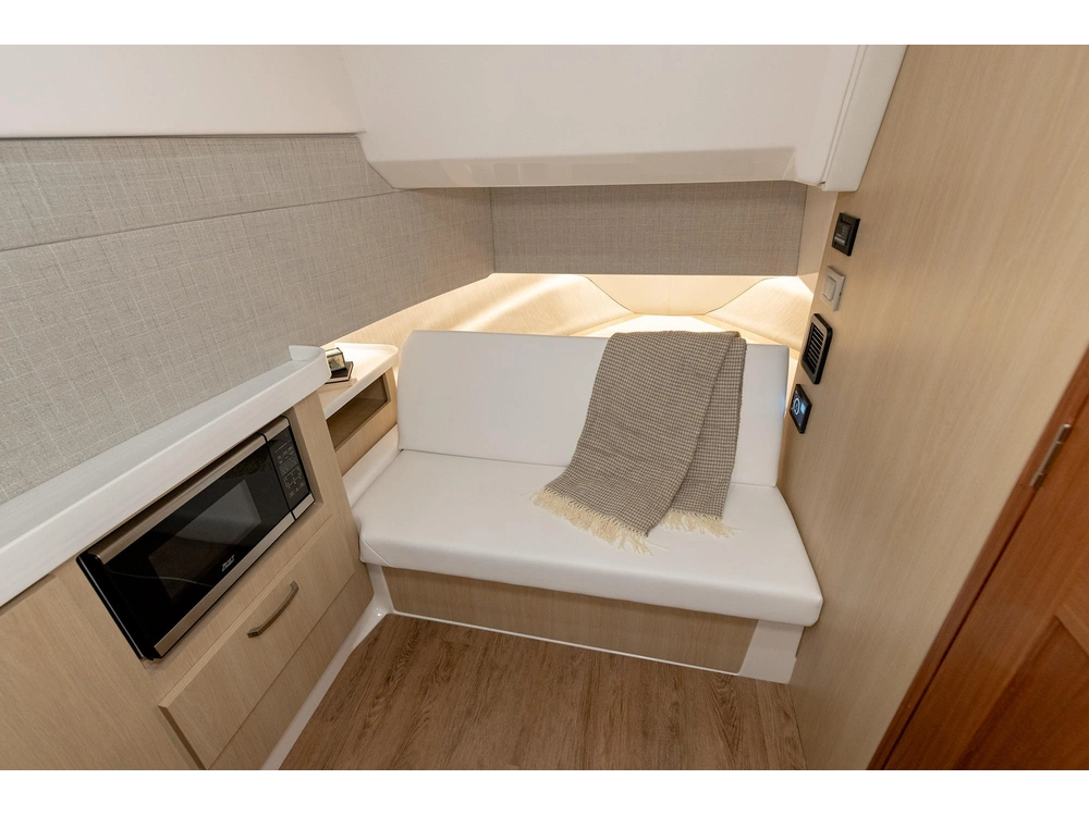 Regal 38 Surf 38 Surf 2025 alt