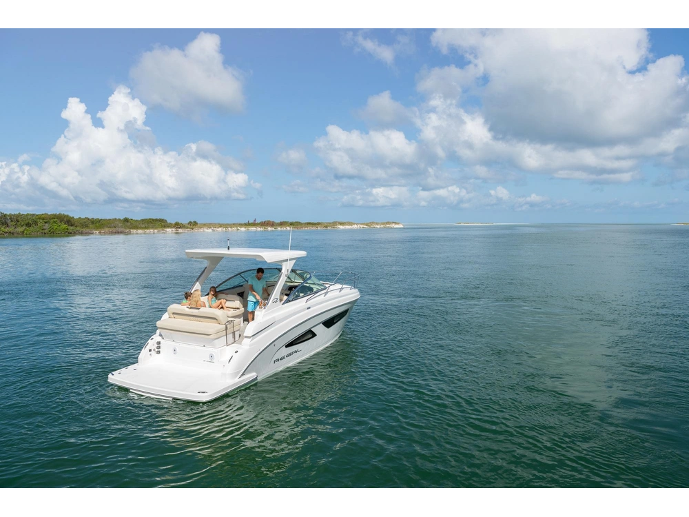 Regal 33 Express 33 Express 2025 alt