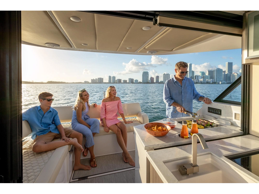 Regal 38 Grande Coupe 38 Grande Coupe 2025 alt