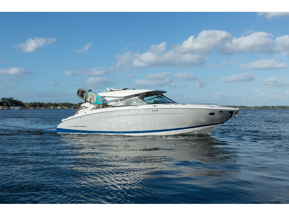 Regal LS9 Surf LS9 Surf 2025 alt