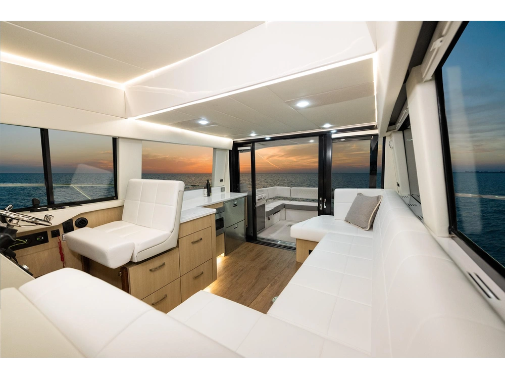 Regal 42 FXO 42 FXO 2025 alt