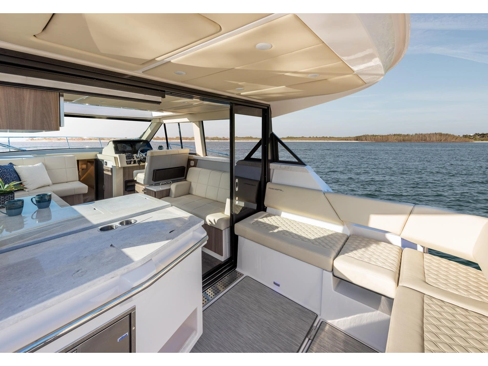 Regal 38 Grande Coupe 38 Grande Coupe 2025 alt