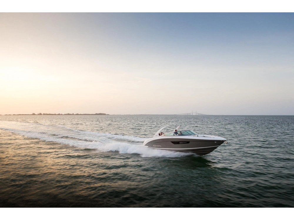 Regal 3300 3300 2025 alt