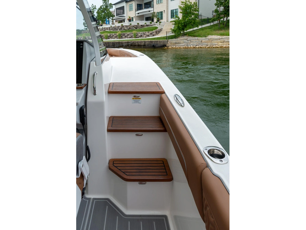 Regal 38 Surf 38 Surf 2025 alt