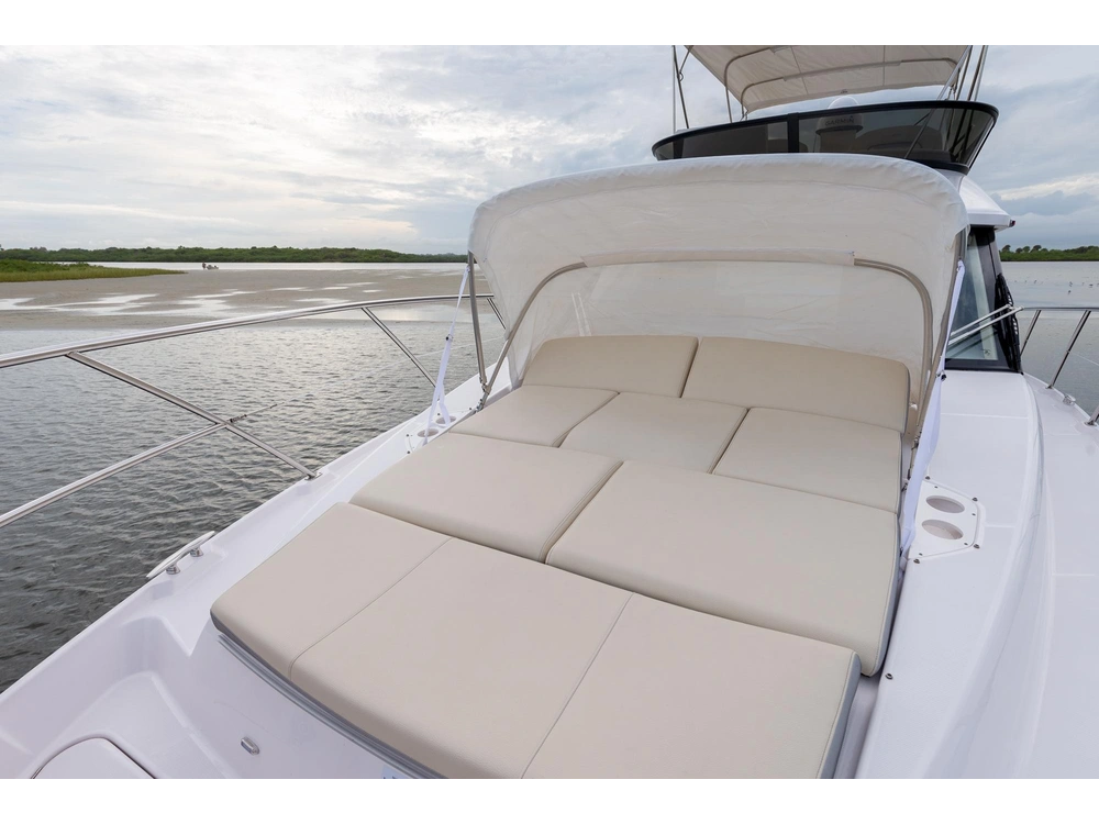 Regal 42 FXO 42 FXO 2025 alt