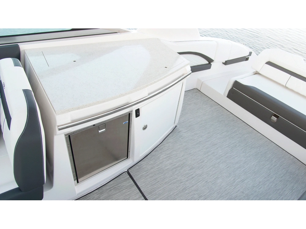 Regal 3300 3300 2025 alt