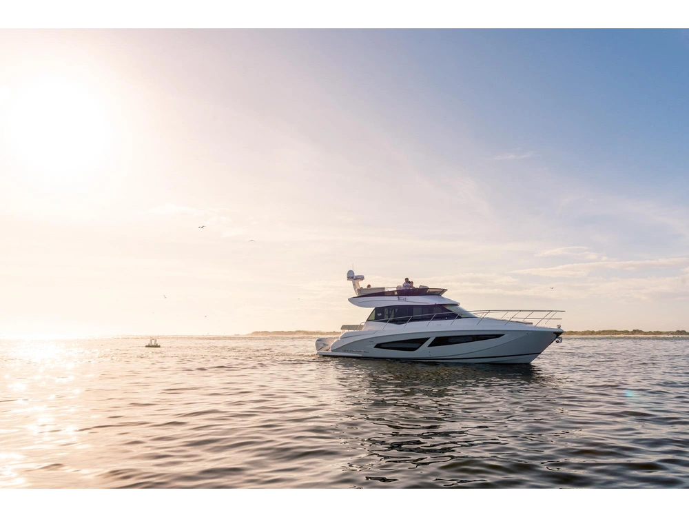 Regal 42 FXO 42 FXO 2025 alt