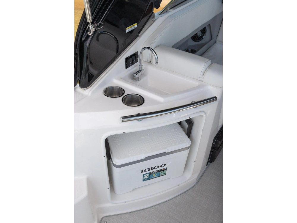 Regal 28 Express 28 Express 2025 alt